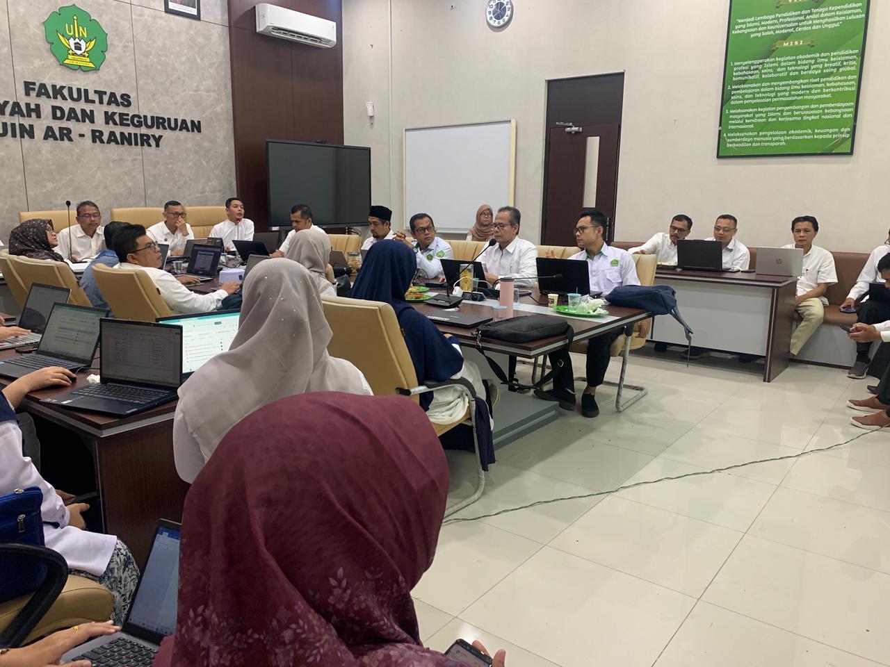 Prodi PTE Mengikuti RTM Fakultas Tarbiyah dan Keguruan